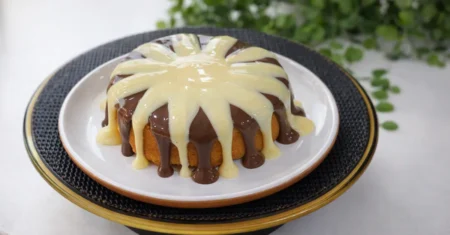 Fatia de bolo caseiro para vender com acabamento gourmet