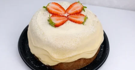 Receita Bolo Caseiro para Vender: Bolo de Morango Fofinho que Encanta Clientes