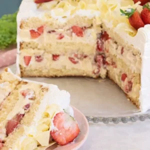 Receita de Bolo Caseiro para Vender de Morango com Ninho: Fofinho, Cremoso e Perfeito para Lucrar 