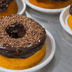 Como fazer bolo caseiro para vender: receita de chocolate