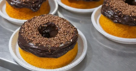 Como fazer bolo caseiro para vender: receita de chocolate