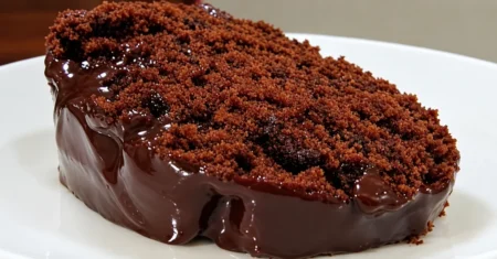 Receita de Bolo de Chocolate Recheado Simples de Liquidificador