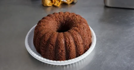 O que vender para ganhar renda extra com bolos e lucrar em casa